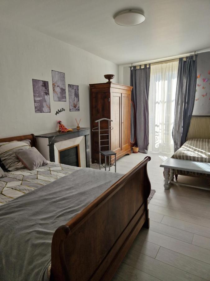 Appartement 120 M² Duplex Coeur Historique Au Calme Le Puy-en-Velay Luaran gambar