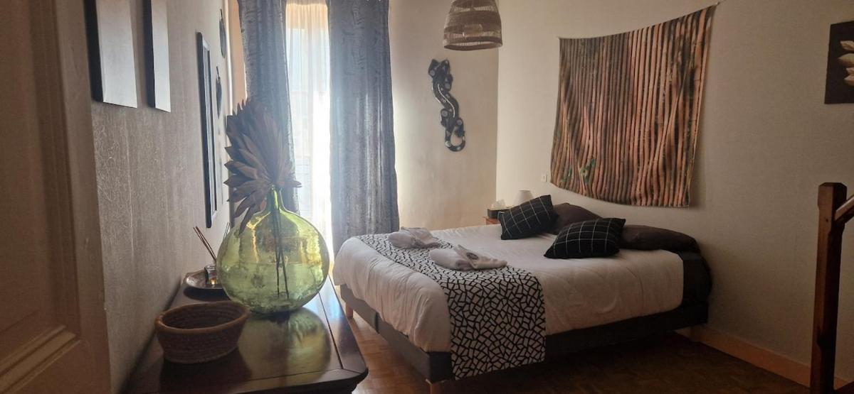 Appartement 120 M² Duplex Coeur Historique Au Calme Le Puy-en-Velay Luaran gambar