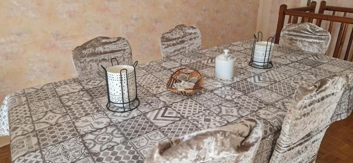 Appartement 120 M² Duplex Coeur Historique Au Calme Le Puy-en-Velay Luaran gambar