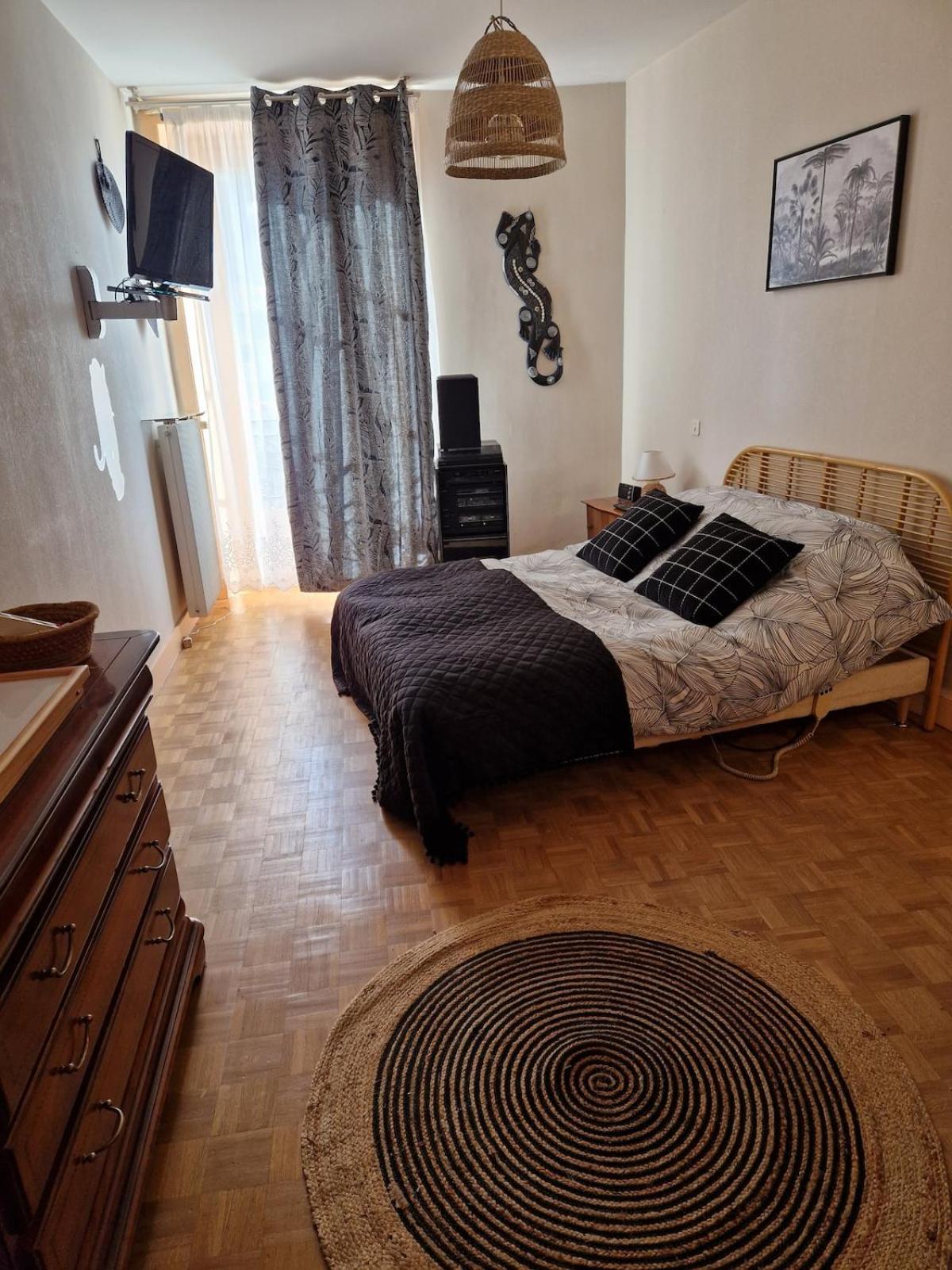 Appartement 120 M² Duplex Coeur Historique Au Calme Le Puy-en-Velay Luaran gambar
